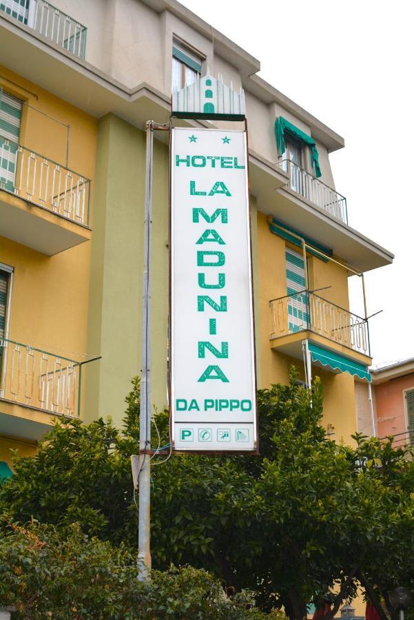 Hotel La Madunina Вараце Екстериор снимка