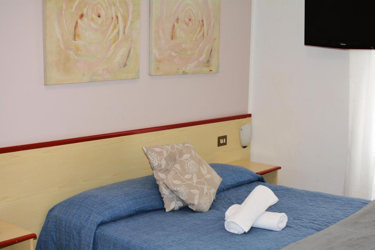 Hotel La Madunina Вараце Екстериор снимка