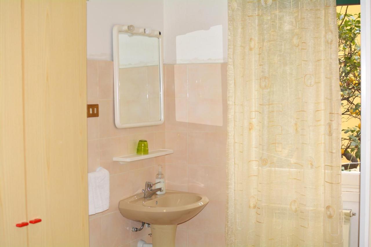 Hotel La Madunina Вараце Екстериор снимка