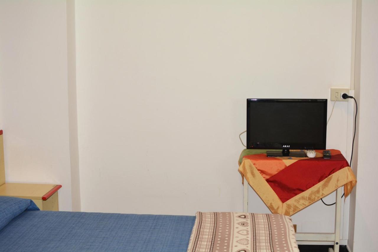 Hotel La Madunina Вараце Екстериор снимка